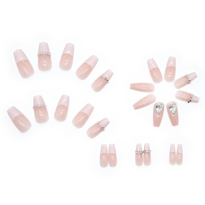Искусственные ногти Носимый маникюр Балетный маникюр для зрелых ногтей Патч средней длины Трехмерные блики Алмазное сердце