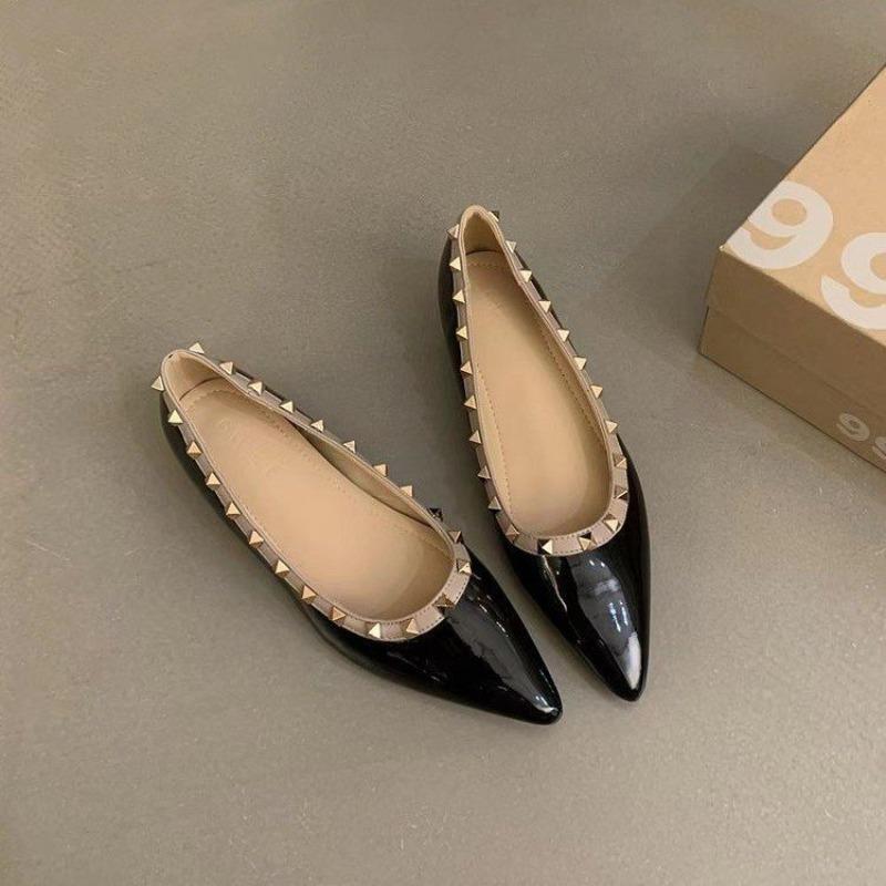 Женские туфли в британско-американском стиле для повседневного показа мод с заклепками из лакированной кожи в стиле пэчворк и матовыми балетками с принтом 45