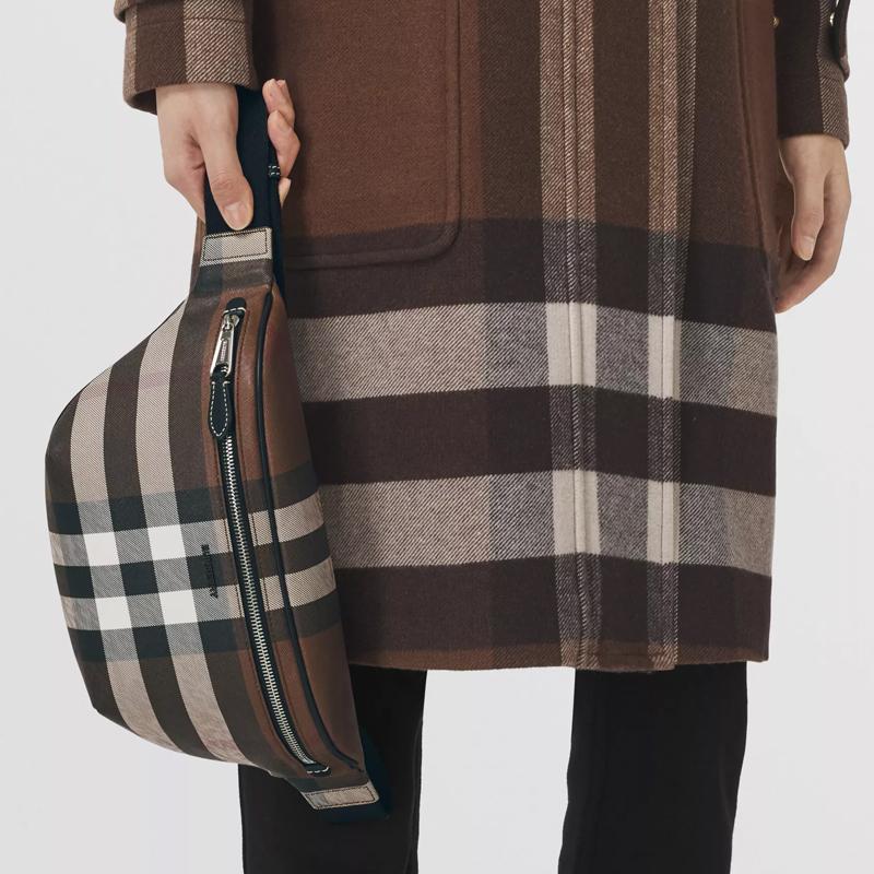 Burberry Сумка-кроссбоди на грудь из экологичного холста с темной клеткой Мужские сумки Темно-орехово-коричневый 80365591