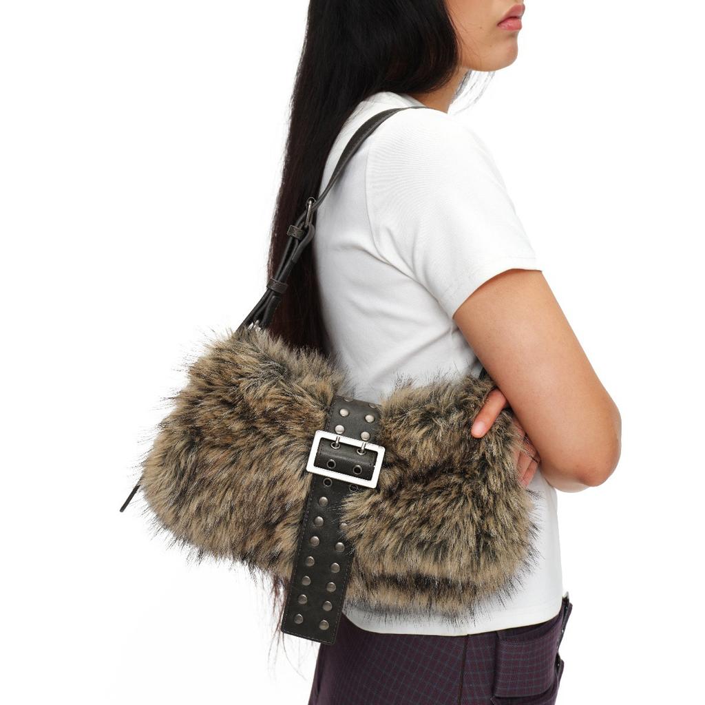 Winter Fluffy Plush Shoulder Bag Punk Studded Underarm Bags for Women Designer Handbags Rivet Faux Fur Bags Women's Bag Chic