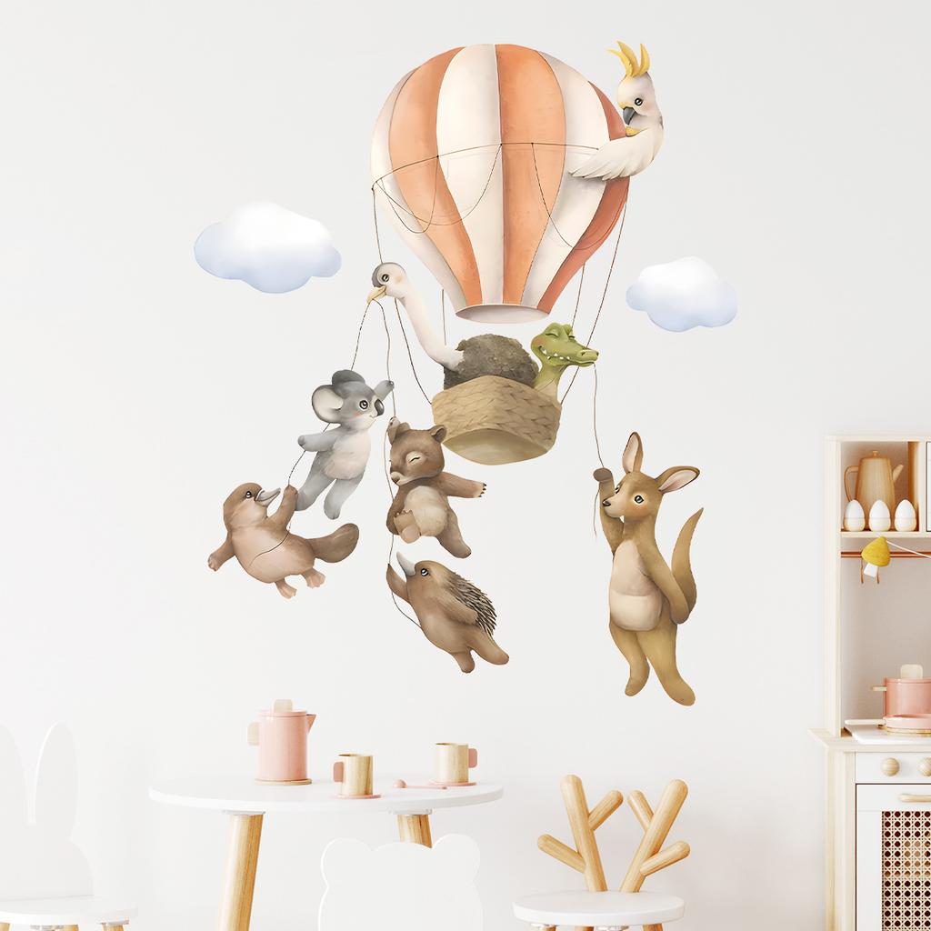 Милые Мультяшные Животные Друзья в Воздушном Шаре Наклейки на Стену, Самоклеящийся Декор Приключений для Детской Комнаты Гостиной Спальни