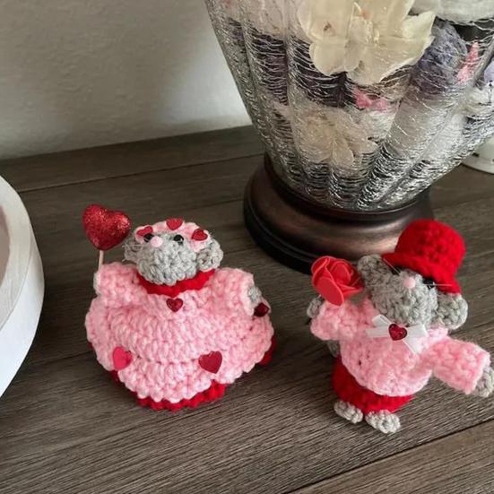 1 пара вязаных крючком мышей, пара мышей, ручная работа, украшения ко Дню святого Валентина, кукла-мышь для стола, каминной полки, прикроватного столика