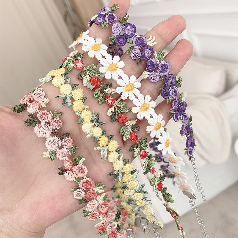 Sweet Flowers Lace Necklace Choker for Women Girls Good Quality Embroidery Romantic Design Accessory