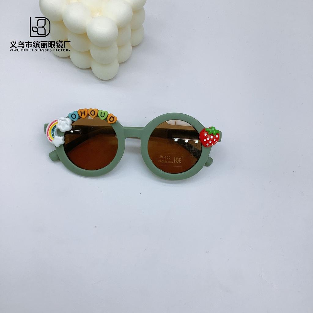 Модные детские солнцезащитные очки Защита от солнца Защита от ультрафиолета Солнцезащитные очки для мальчиков и девочек Милые очки в форме клубники