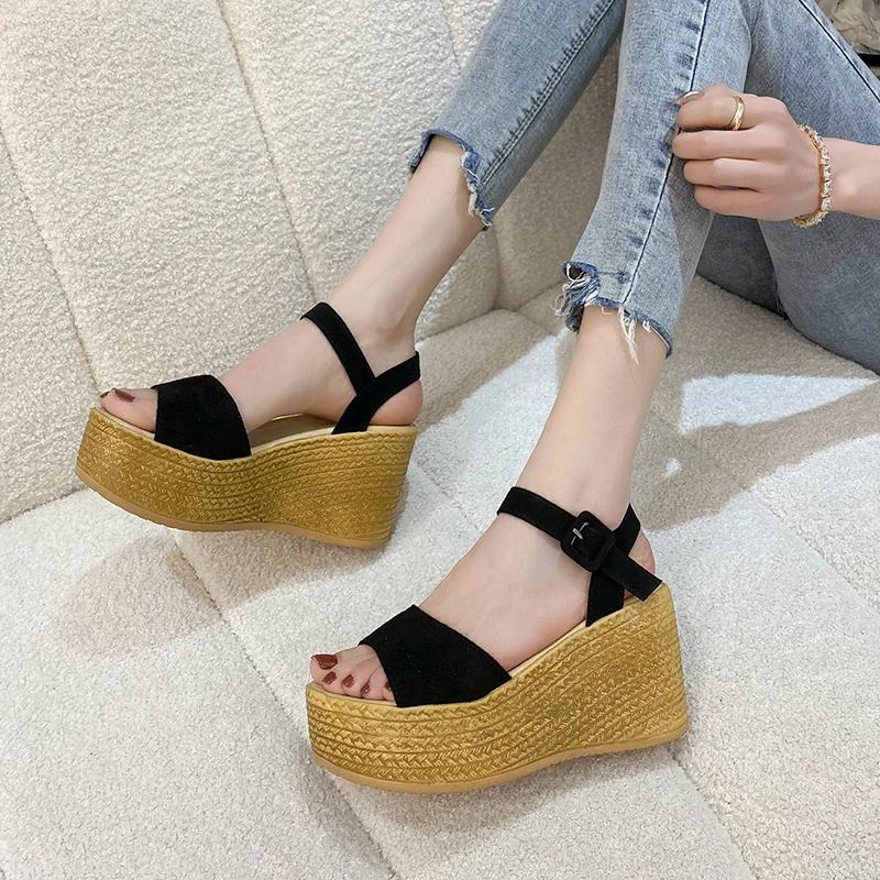 Модная женская обувь 2025 Сандалии женские с открытым носком Уличные повседневные сандалии Женские с круглым носком на высокой танкетке Ремешок с пряжкой Обувь больших размеров Женская
