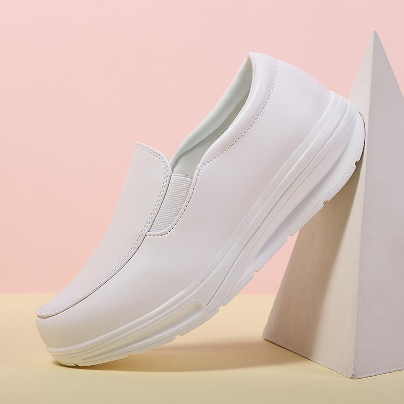 Модные маленькие белые туфли женские весна и осень новые спортивные повседневные мягкие туфли для работы медсестры плоские нескользящие женские туфли