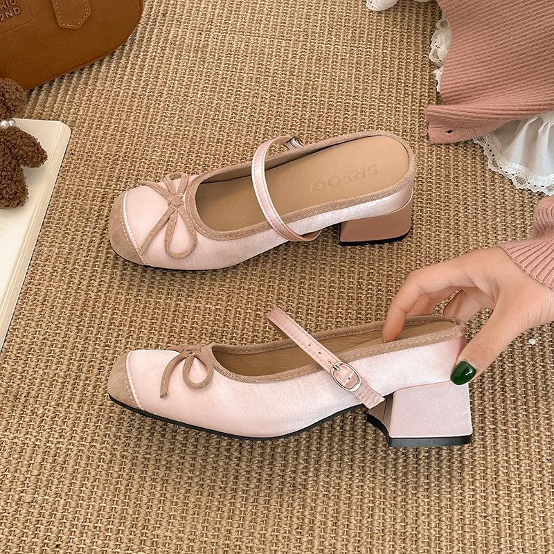 Модный темперамент ретро толстый каблук сумка головные уборы женская летняя одежда 2025 новинка с юбкой французская Мэри Джейн Бантао