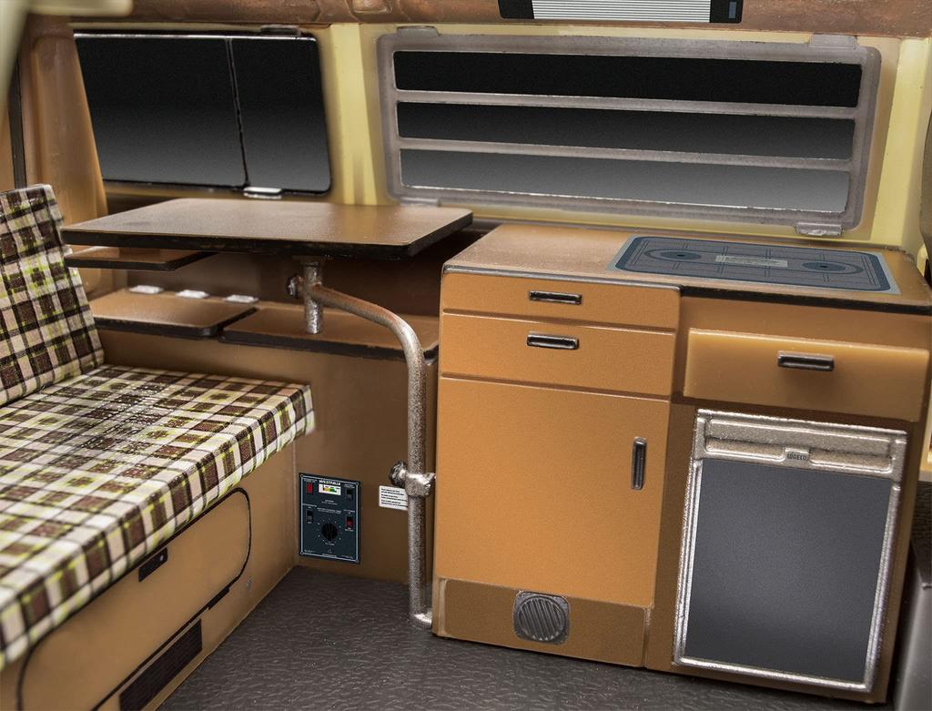 German Revell VW T2 Camper Plastic Model 07676 1/24