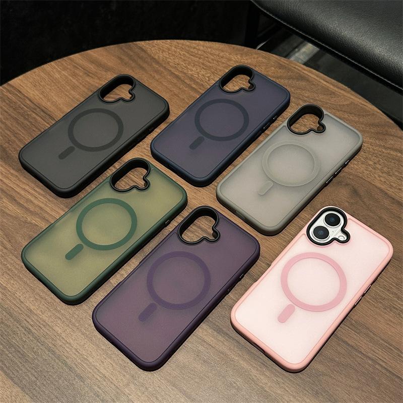 Подходит для iPhone16 приятный на ощупь матовый магнитный чехол для мобильного телефона Apple 16promax с большим отверстием полупрозрачный матовая поверхность чехол с ощущением кожи