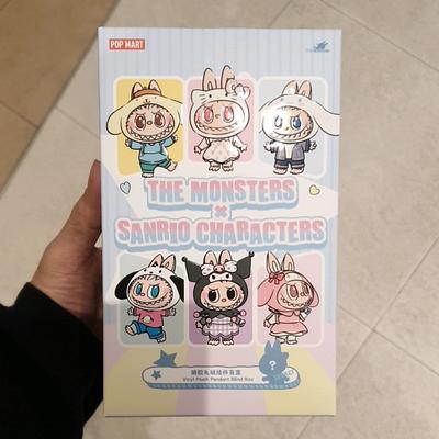 POP MART Labubu The Monsters x Sanrio Персонажи Серия Случайный Плюшевый Брелок