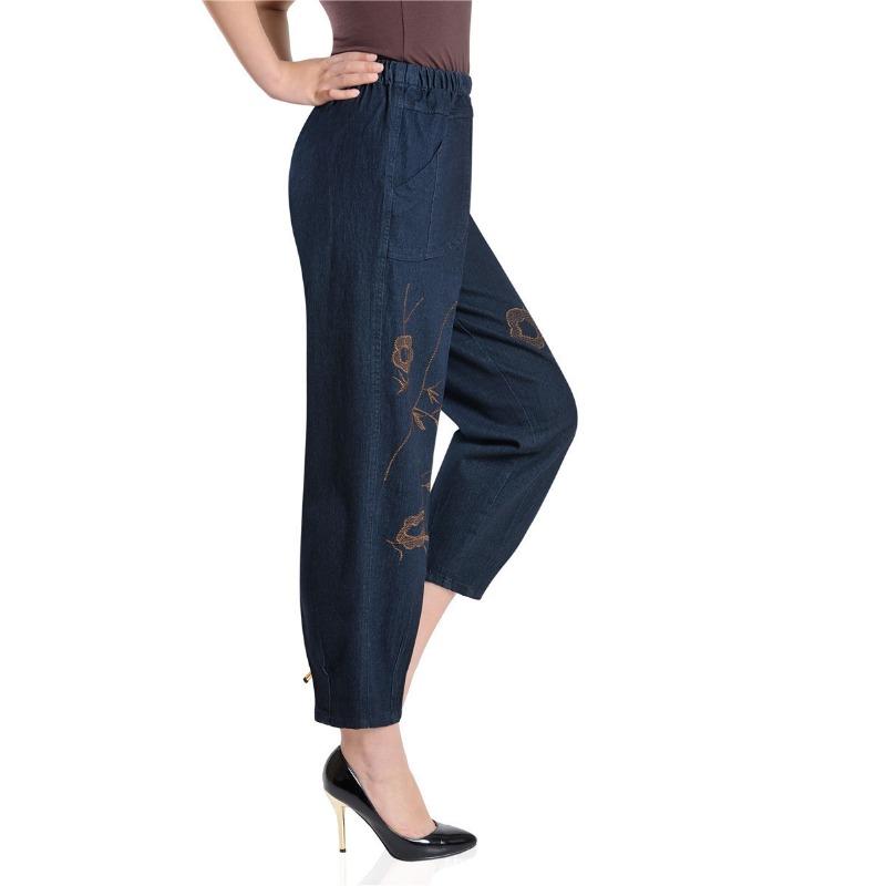 Брюки для людей среднего и пожилого возраста, большие размеры, вышитые джинсы, женские, с высокой талией, эластичные, свободные, джинсы-фонарики для женщин
