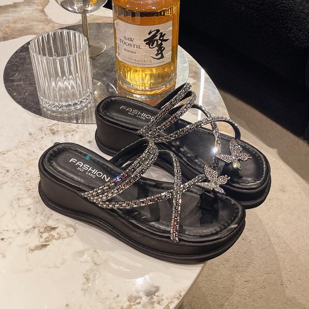 2025 French Sandals Slippers Women's Summer Wear Fat Wide Butterfly Rhinestone Cover Toes Roman Beach Thick Bottom Wedge Sandals