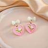 Корейские розовые серьги-пусеты в форме сердца с цветком из смолы - Элегантные и модные