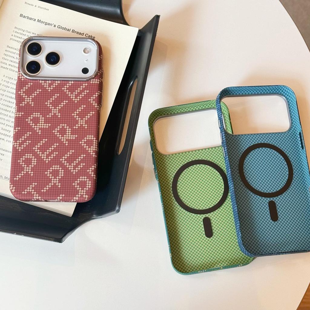 Новый Магнитный Чехол из Углеродного Волокна для iPhone 17 Pro Max / 16 / 15