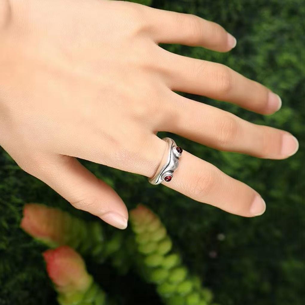 Винтажное серебряное кольцо с лягушкой, нейтральный красный гранат, лягушка, открытое регулируемое кольцо на палец