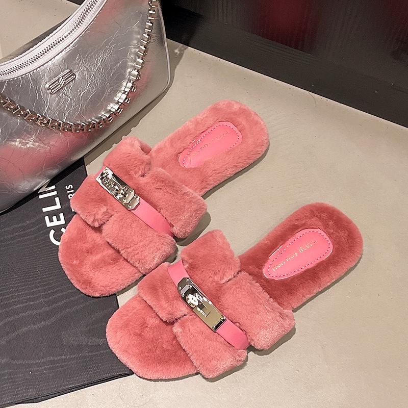 Популярные в интернете пушистые тапочки женские носят осенью и зимой 2025 года, новые на плоской подошве, шлепанцы на перемычке, трендовые плюшевые тапочки в стиле маленького аромата