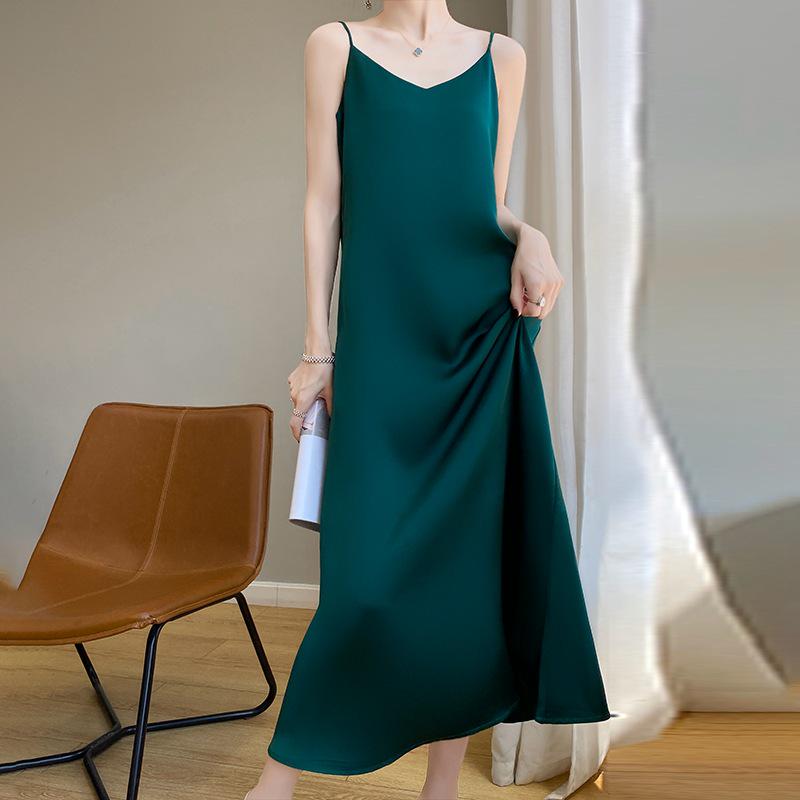 Женское платье-комбинация большого размера с V-образным вырезом из шелковой смеси - Коллекция Весна 2024