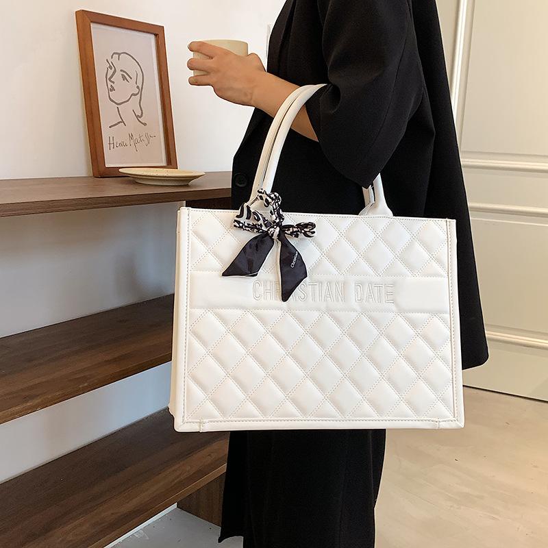 Pearl Handbag Women's Large-capacity Commuter Tote Bag Casual Shoulder Messenger Bag