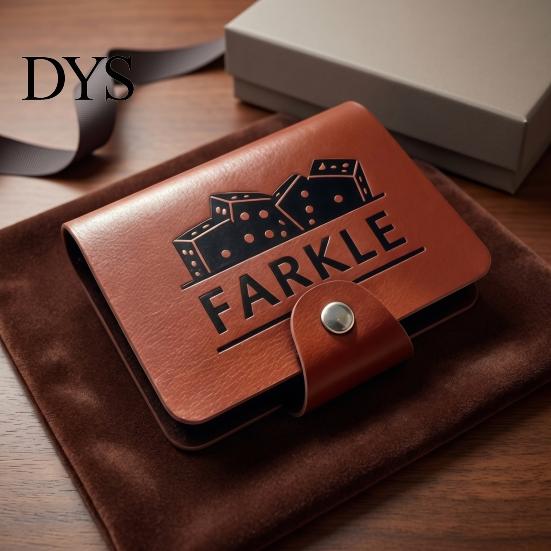 Настольная игра-стратегия Farkle с кубиками, в чехле из искусственной кожи, 6 кубиков, деревянная доска для подсчета очков, портативная настольная игра для путешествий и семьи