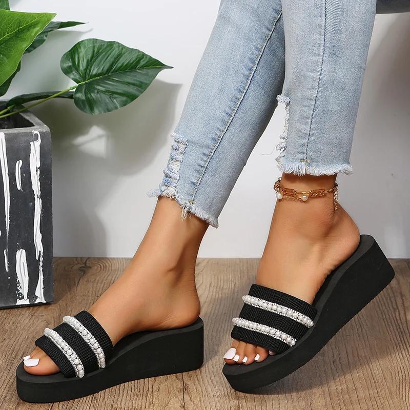 Модные жемчужины для украшения тапочек Женские летние сандалии на танкетке и высоком каблуке для женщин Повседневные легкие с мягкой подошвой Нескользящие шлепанцы Mujer