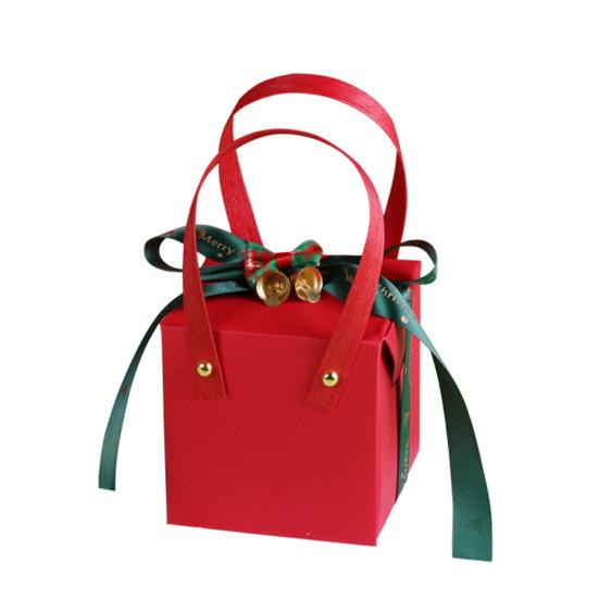 Классическая красная рождественская подарочная коробка с ручкой, бантом, лентой, колокольчиком, декор с буквенным принтом, кубическая упаковочная коробка для подарков