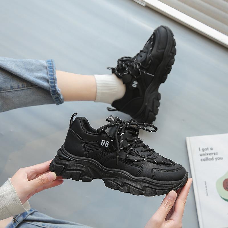 Кроссовки для женщин. Хит весенней моды. Белые спортивные туфли на шнуровке. Женские повседневные кроссовки для бега. Вулканизированная обувь. Дизайнерские кроссовки.