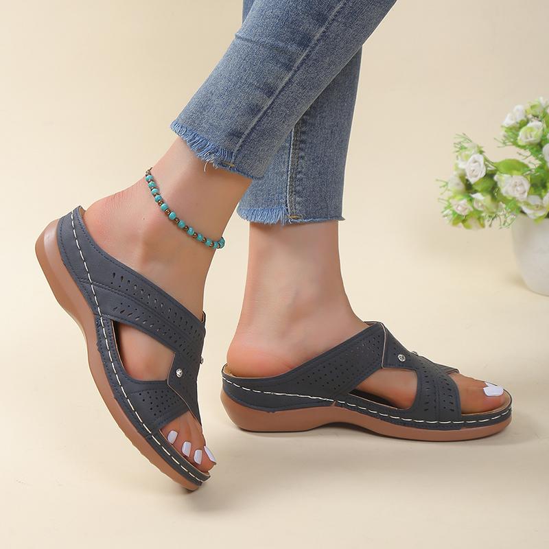 New Comfort Soft Platform Slippers Women Crystal Casual Med Heels Summer Slides Shoes Woman Plus Szie Light Non-Slip Flip Flops