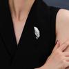 Faux Feather Shape Faux Pearl Decor Brooch Matte Electroplating Retro Shawl Coat Pin Fashion Accessories