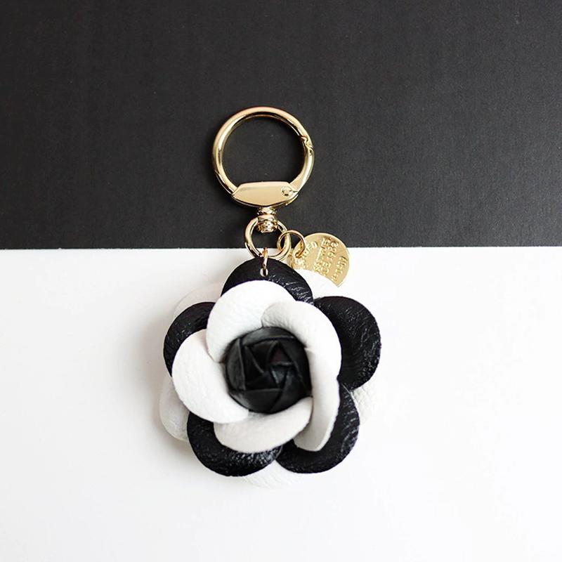 Bag Charm Creative Camellia Rose Pearl Chain Car Elegant Flower Decorative Accessory Bag Hanger Pendant Small Gift