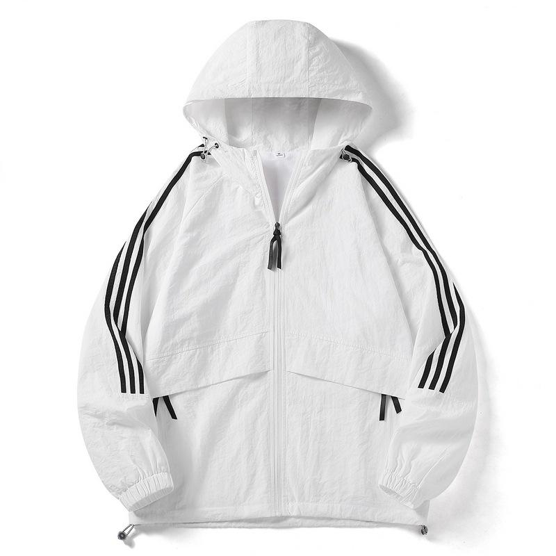 Весна и осень Новая мужская куртка Three Bars Защита от солнца Ветровка Пара Открытый ветрозащитный капюшон Спортивное пальто Мужчины