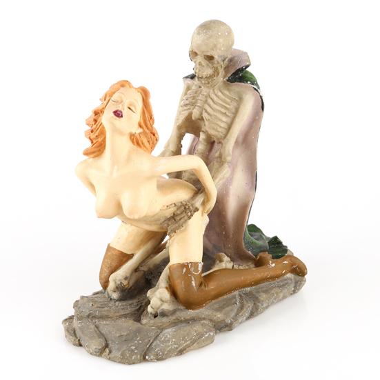 Wear-resistant Anti-deform Stylish Vivid Eye-catching Couple Sculpture Novelty Desk Statue Ornament Art Statue