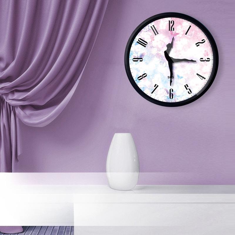 Гостиная Персонализированные часы Креативные Тренд Арт Настенные часы Украшение для спальни Часы Бесшумные настенные часы Танцующие кварцевые часы