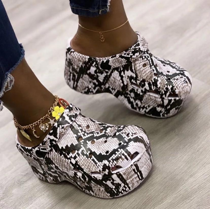 Мода hot6Popular Leopard Shoes Serpentine Small Hole Women High Heels Sandals Cute Slippers Platform Summer Lady Casual Shoes