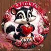 Valentine's Day Wooden Sign with Cute Skunk Stinkin Pattern - Romantic Round Sign for Front Door Wall Hanging Decor - Ideal Gift for Valentine