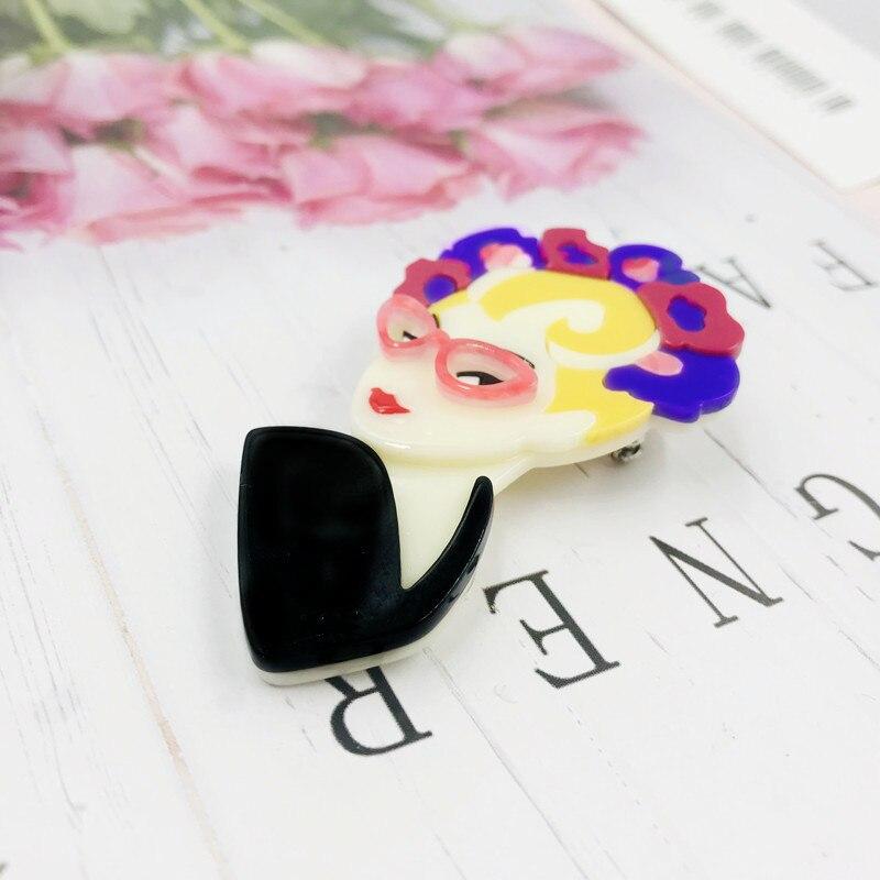 Blucome New Design Unique Lady Figure Acrylic Brooch Pins For Women Girls Pins Lapel Badges Bag Decorations Party Dress Jewelry