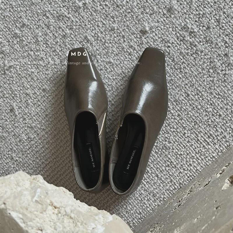 Туфли из мягкой кожи на квадратном каблуке в стиле ретро 2024 года