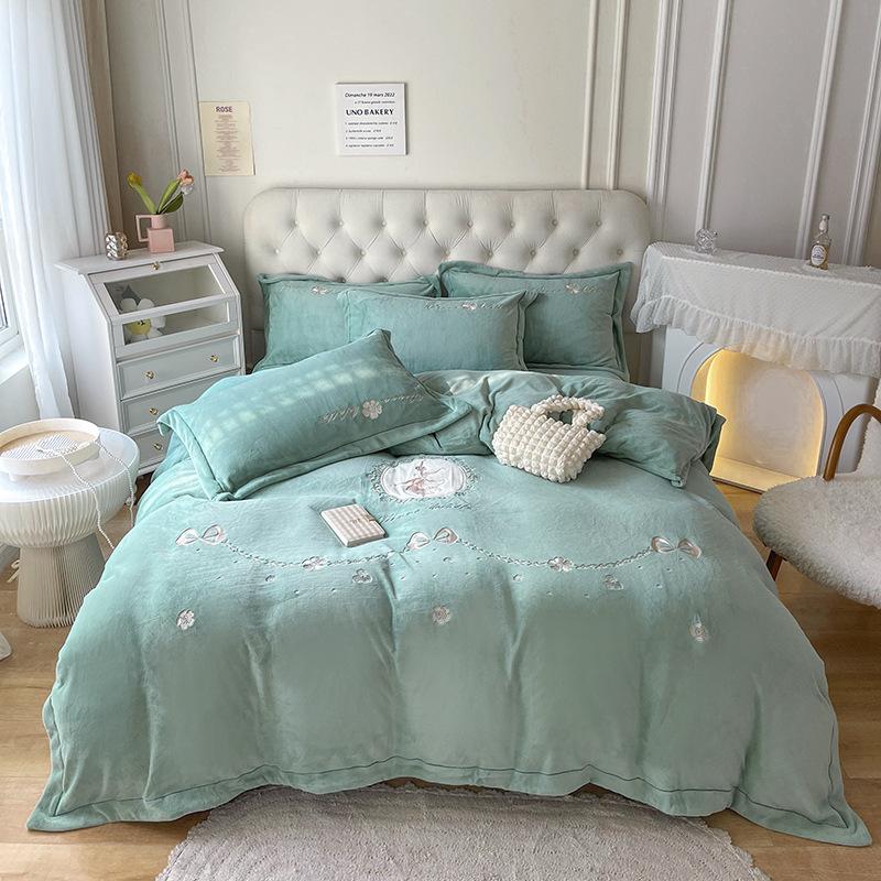 Four Piece Patch Embroidered Coral Velvet Quilt Cover With Thickened Flannel Bed Sheet Quilt Cover In Winter