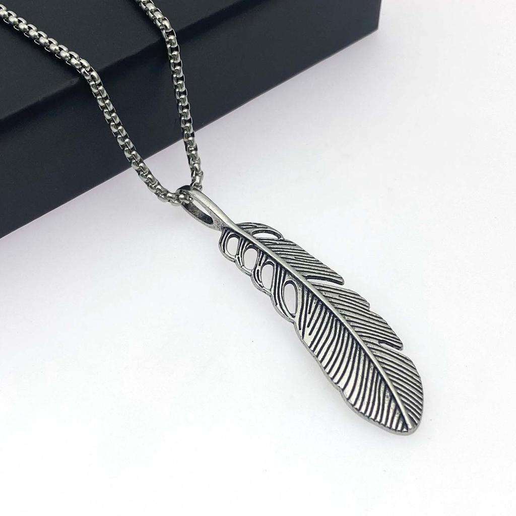 Personalized Hip Hop Retro Takahashi Feather Pendant Titanium Steel Necklace Fashion Simple Style Sweater Chain Accessories