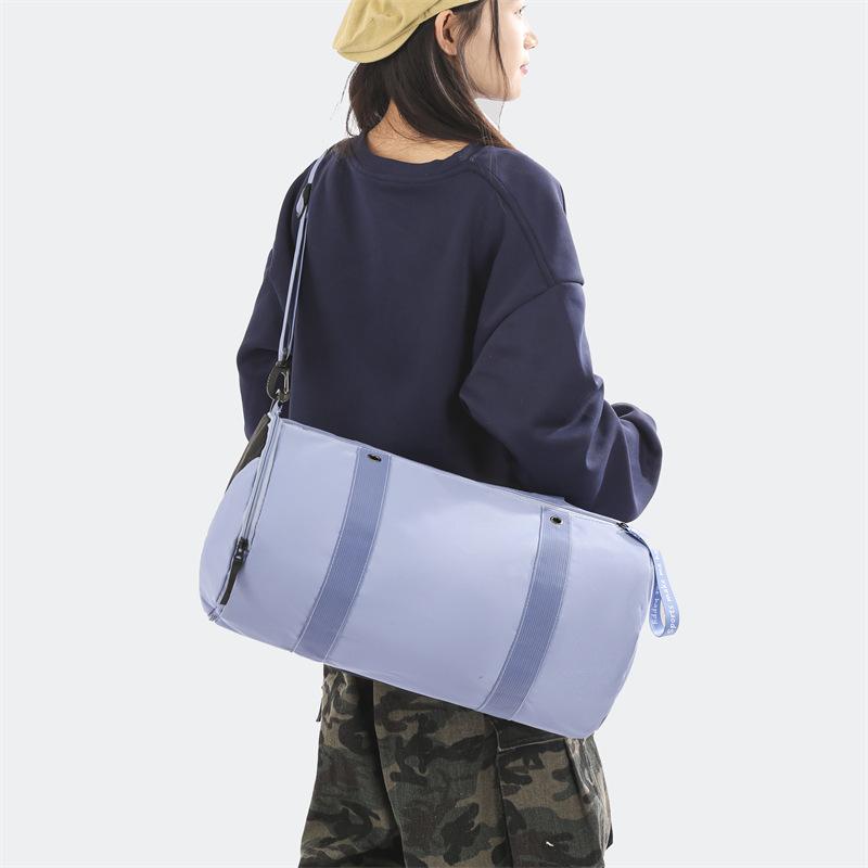 Пара путешествует с обувью большой вместимости и складскими помещениями для сумок ручной клади, с сухим и влажным разделением, спортивные и фитнес-сумки