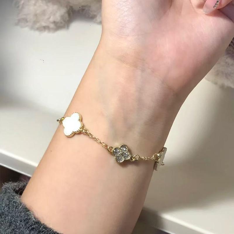 Браслет из циркония с четырьмя листочками клевера Sakura Pink - роскошные, броские украшения в стиле знаменитостей