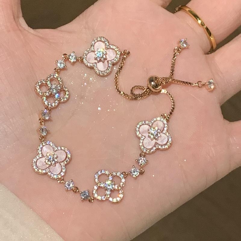 Vintage Medieval Inlaid With Diamond Powder Fritillary Four-Leaf Clover Bracelet Hollow Niche Luxury Design Push-Pull Jewelry