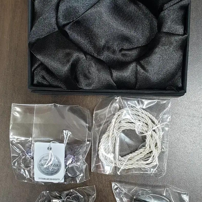BTS K-POP 4 SEASONS MAGAZINE Vol.1 Overseas Release Unofficial Goods Contents / Unique from the Box / Magazine