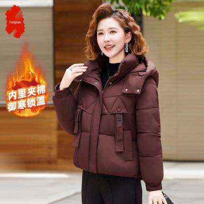 Женская зимняя короткая хлопковая куртка с капюшоном 2025