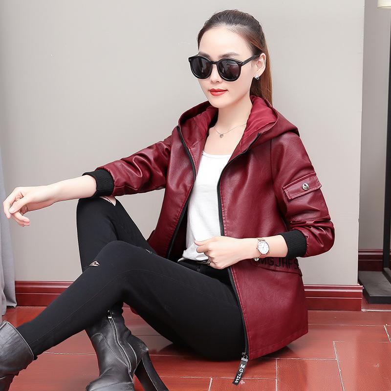Женская кожаная короткая куртка