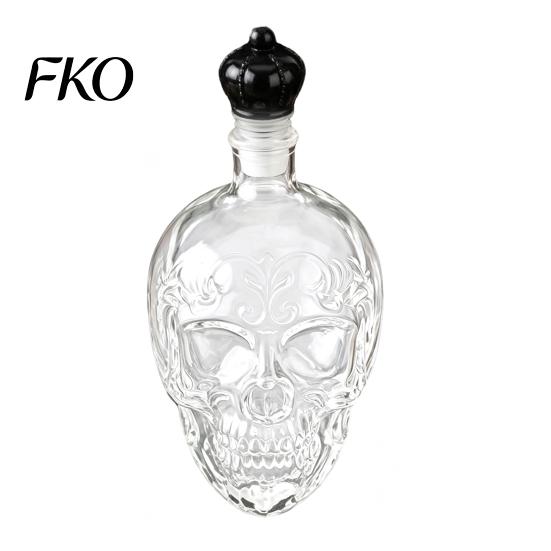 Whiskey Bottle with Stopper Skull Decanter, 500ml Gothic Glass Stopper, Halloween Spirit Dispenser for Home Bar, Creepy Liquor Decanter