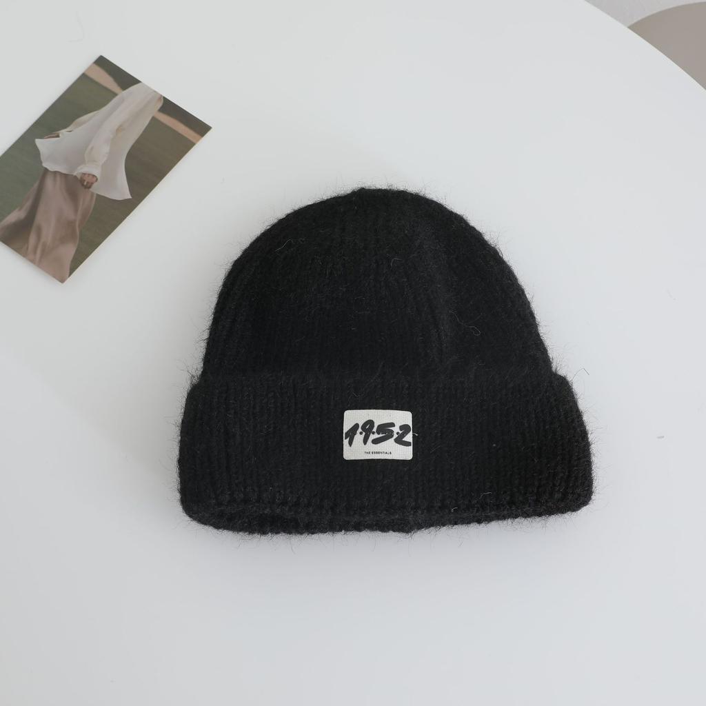 Японская простая шапка бини с буквенным узором для женщин на осень и зиму, новая теплая и утолщенная шапка от холода, подчеркивающая маленькое лицо