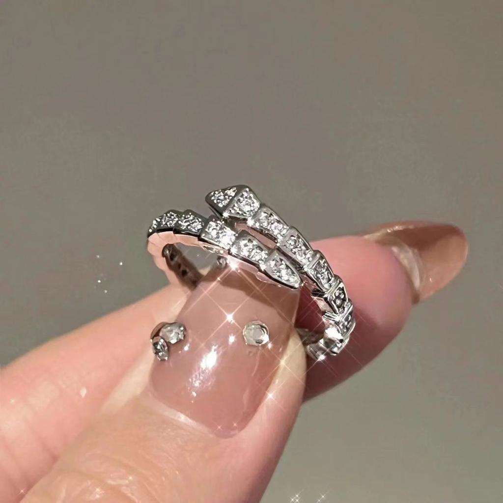 Кольцо-змея с полным бриллиантом, женское, модное, индивидуальное, нишевое, дизайн, ощущение легкости, роскошь, холодное, ветер, кольцо в виде кости змеи