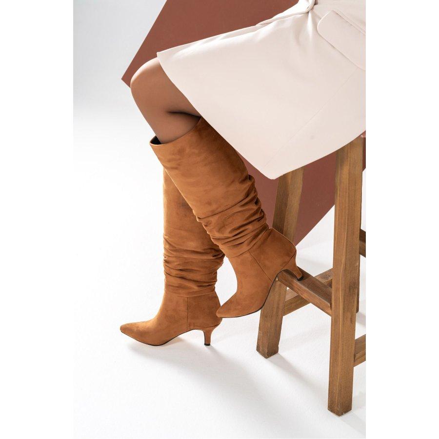 Женские замшевые высокие сапоги на среднем каблуке