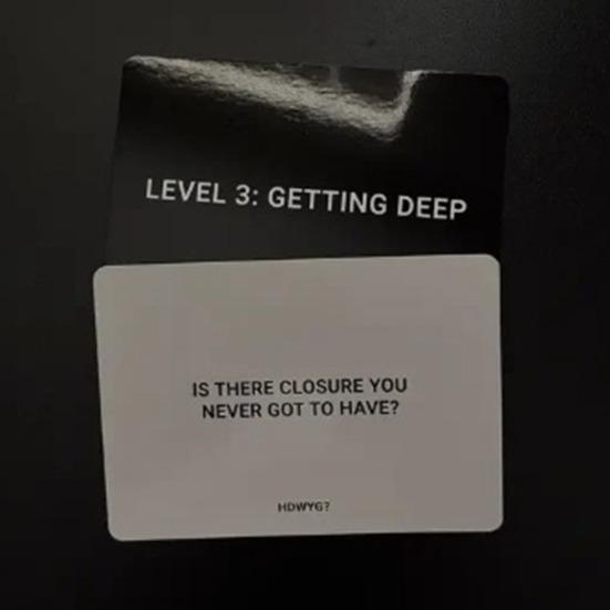 Насколько глубоко вы готовы погрузиться? Вопросы для карточной игры, которые укрепят связь с помощью 99 содержательных карточек для разговора для пар