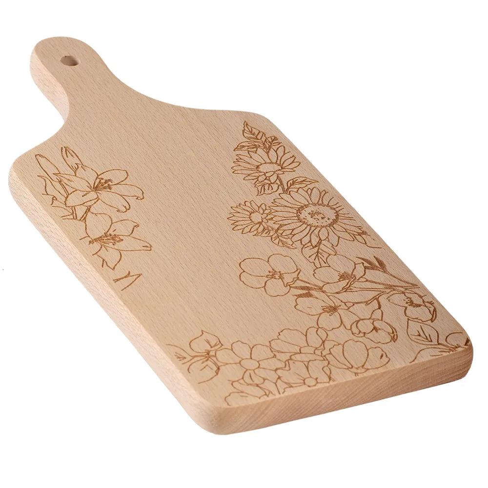 Wooden chopping board with engraved flowers
